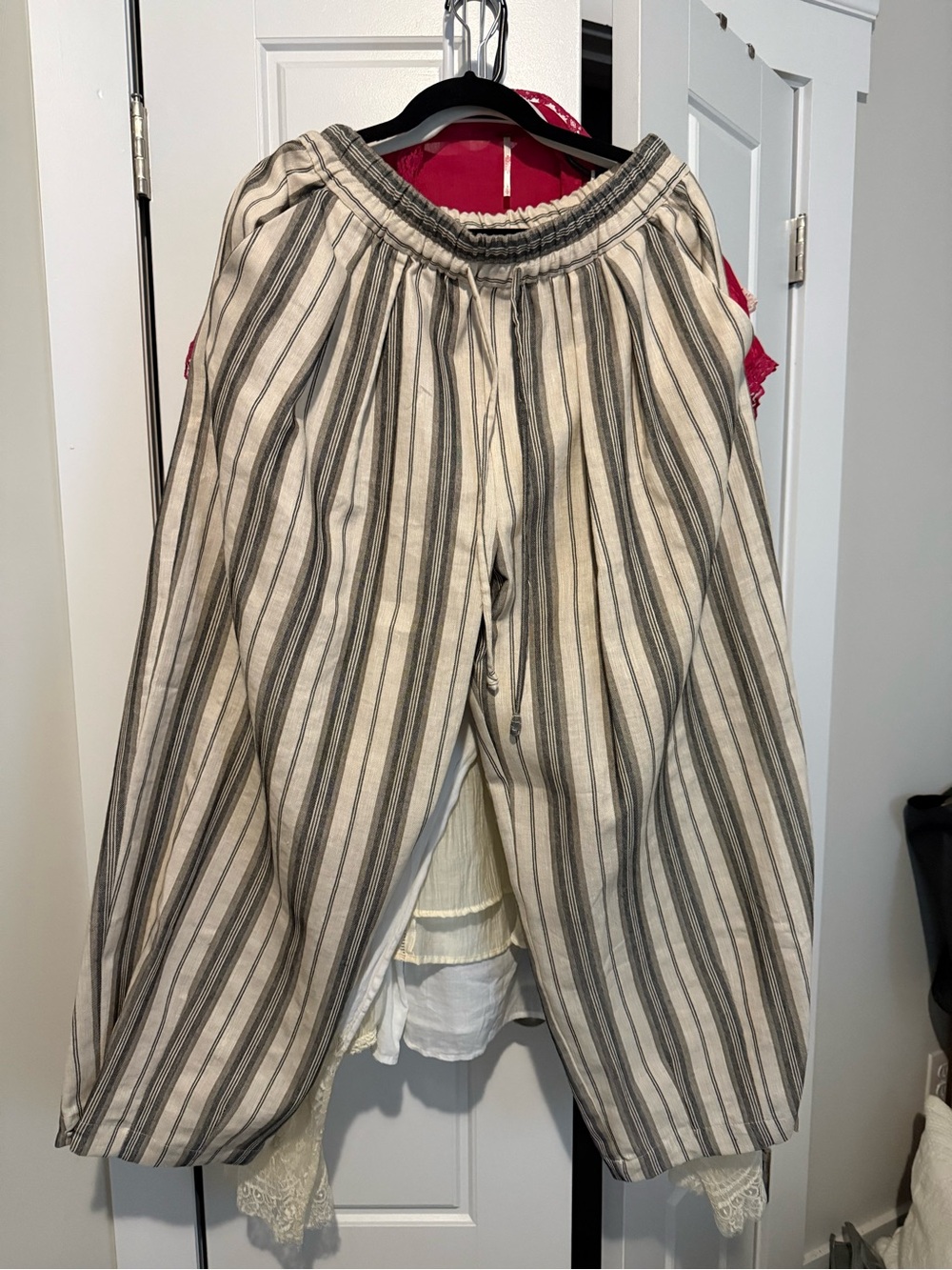 ZARA - The pants for FALL N BEYOND
- L- TTS
IM 5’7 155- 160 - BOTH PERFECT